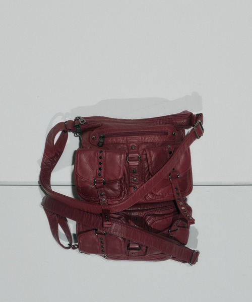 DTYYPE（ドタイプ）の「アウトポケットスタッズショルダーバッグ（ショルダーバッグ・レディース・ブラック/ホワイト/レッド・FREE）」の4枚目の写真