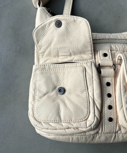 DTYYPE（ドタイプ）の「アウトポケットスタッズショルダーバッグ（ショルダーバッグ・レディース・ブラック/ホワイト/レッド・FREE）」の8枚目の写真