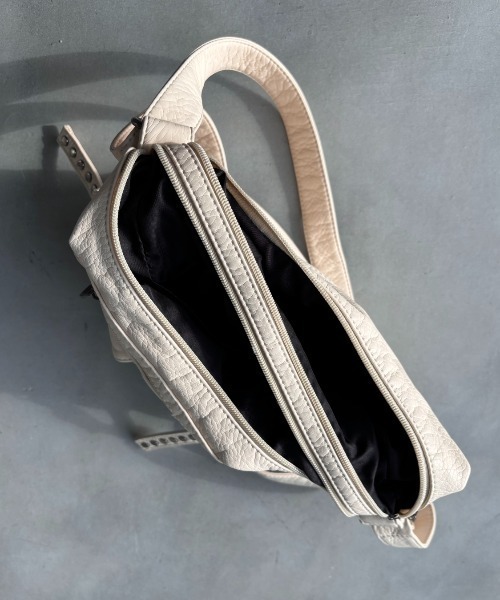 DTYYPE（ドタイプ）の「アウトポケットスタッズショルダーバッグ（ショルダーバッグ・レディース・ブラック/ホワイト/レッド・FREE）」の10枚目の写真