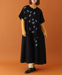 Emago（イマゴ）の「EMAGO ｽﾘｯﾄﾈｯｸ花刺繍ﾜﾝﾋﾟｰｽ（ワンピース・レディース）」