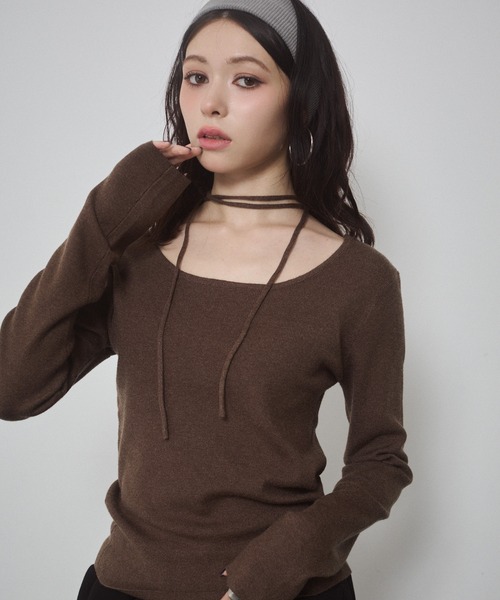 ENVYM（アンビー）の「前後２WAY チョーカー ハイゲージ ニットトップス（ニット/セーター・レディース・ブラウン/グレー/ブラック/レッド/アイボリー・FREE）」の7枚目の写真