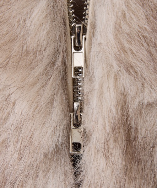 one after another NICE CLAUP（ワンアフターアナザーナイスクラップ）の「フェイクファーショートコート（ブルゾン・レディース・オフホワイト/ベージュ/ピンク/ブラウン・FREE）」の10枚目の写真