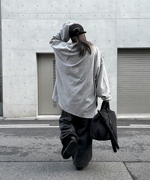 YACA（ヤーカ）の「Loose Sleeve Logo Tee/ルーズスリーブロゴT【unisex item】（Tシャツ/カットソー・レディース・ホワイト/ブラック/アッシュグレー/グレー・FREE）」の9枚目の写真