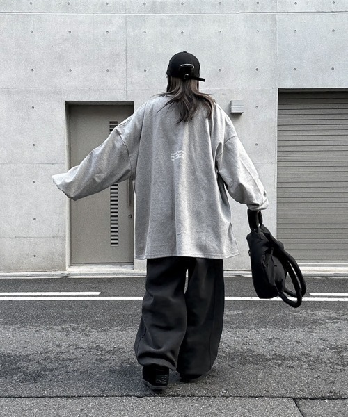 YACA（ヤーカ）の「Loose Sleeve Logo Tee/ルーズスリーブロゴT【unisex item】（Tシャツ/カットソー・レディース・ホワイト/ブラック/アッシュグレー/グレー・FREE）」の10枚目の写真