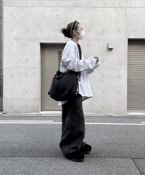 YACA（ヤーカ）の「Loose Sleeve Logo Tee/ルーズスリーブロゴT【unisex item】（Tシャツ/カットソー・レディース・ホワイト/ブラック/アッシュグレー/グレー・FREE）」の13枚目の写真