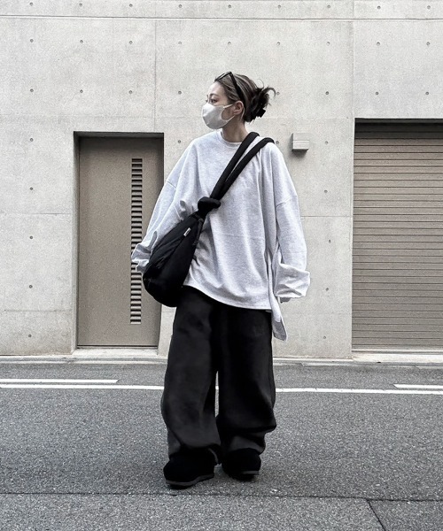YACA（ヤーカ）の「Loose Sleeve Logo Tee/ルーズスリーブロゴT【unisex item】（Tシャツ/カットソー・レディース・ホワイト/ブラック/アッシュグレー/グレー・FREE）」の16枚目の写真