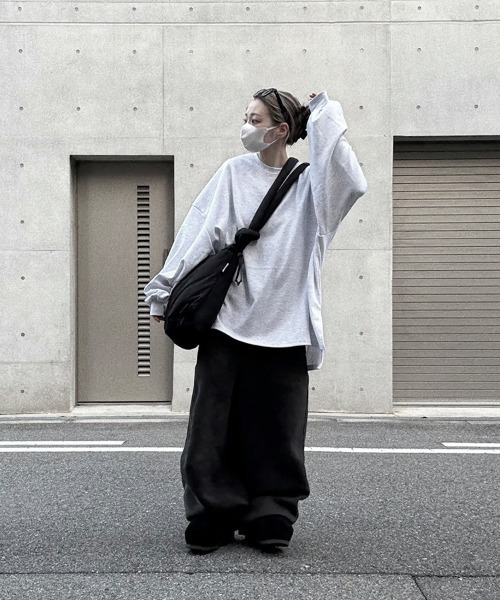 YACA（ヤーカ）の「Loose Sleeve Logo Tee/ルーズスリーブロゴT【unisex item】（Tシャツ/カットソー・レディース・ホワイト/ブラック/アッシュグレー/グレー・FREE）」の17枚目の写真