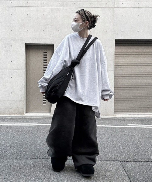 YACA（ヤーカ）の「Loose Sleeve Logo Tee/ルーズスリーブロゴT【unisex item】（Tシャツ/カットソー・レディース・ホワイト/ブラック/アッシュグレー/グレー・FREE）」の21枚目の写真