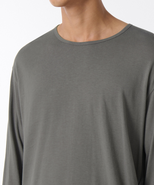 MUSINSA STANDARD（ムシンサスタンダード）の「リラックスドCRスcoopネック長袖Tシャツ[カーキグレー]（Tシャツ/カットソー・メンズ・その他・LARGE/X-LARGE/XX-LARGE）」の3枚目の写真