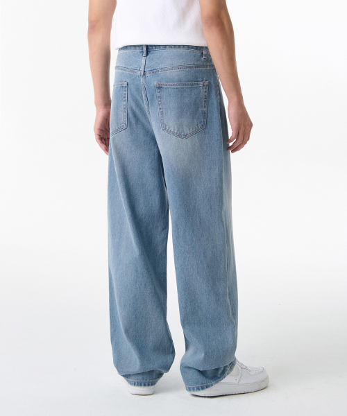 MUSINSA STANDARD（ムシンサスタンダード）の「コーティッドルーズバギーデニムパンツ[ライトインディゴ]（デニムパンツ・メンズ・その他・36/34/32/30/31/33/26/27/28/29）」の2枚目の写真