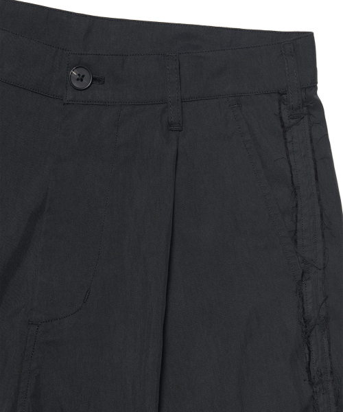 NOMANUAL（NOMANUAL）の「ROUGH CUT ONE TUCK PANTS - BLACK（その他パンツ・レディース・その他・SMALL/MEDIUM/LARGE）」の5枚目の写真