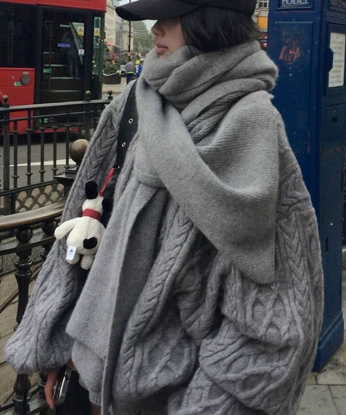 meJane（ミージェーン）の「ケーブル編みニット×ニットパンツ×マフラー 3点セットアップ（セットアップ・レディース・ダークベージュ/グレー・FREE）」の6枚目の写真