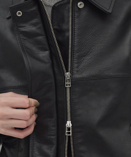PUBLIC TOKYO（パブリックトウキョウ）の「【水牛本革】カーフレザーボクシージャケット（ライダースジャケット・レディース・ブラック・2/1）」の18枚目の写真