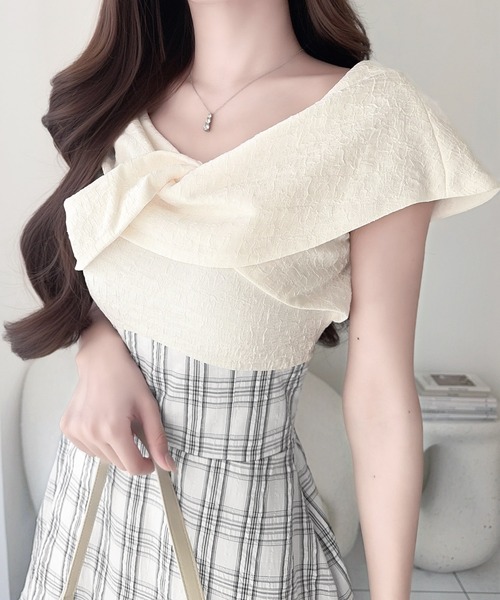 mily bilet（ミウィビレット）の「【mily bilet】ツイスト襟で小顔見え。カシュクールドッキングワンピース (ロング丈)（ワンピース・レディース・アイボリー系2/アイボリー系1・X-LARGE/SMALL/MEDIUM/LARGE）」の4枚目の写真