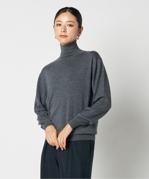 Letroyes(ルトロワ)の「LAURE (TURTLE NECK)(ニット/セーター・レディース・アイボリー/グレー/ブラック・1/2)」の3枚目の写真