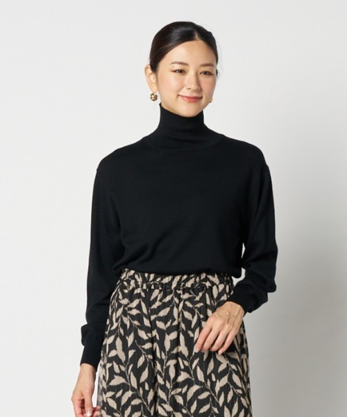 Letroyes(ルトロワ)の「LAURE (TURTLE NECK)(ニット/セーター・レディース・アイボリー/グレー/ブラック・1/2)」の2枚目の写真