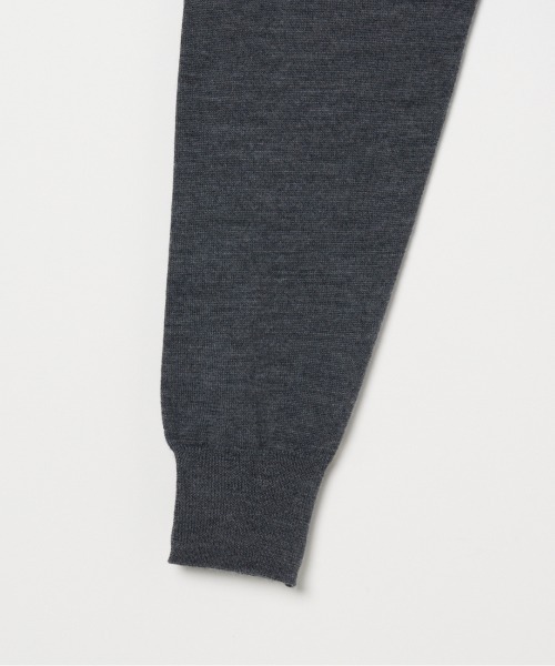 Letroyes(ルトロワ)の「LAURE (TURTLE NECK)(ニット/セーター・レディース・アイボリー/グレー/ブラック・1/2)」の8枚目の写真