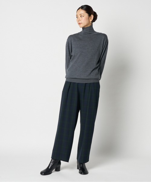 Letroyes(ルトロワ)の「LAURE (TURTLE NECK)(ニット/セーター・レディース・アイボリー/グレー/ブラック・1/2)」の15枚目の写真