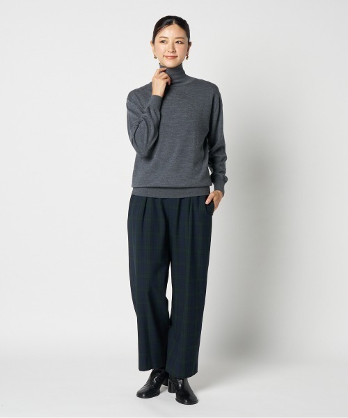 Letroyes(ルトロワ)の「LAURE (TURTLE NECK)(ニット/セーター・レディース・アイボリー/グレー/ブラック・1/2)」の14枚目の写真