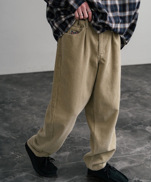 HUF（ハフ）の「HUF ハフ CROMER CORDUROY PANT ワンポイントロゴ刺繍入りコーデュロイテーパードワイドパンツ（その他パンツ・メンズ・サンドベージュ/ネイビー/ブラック・30/32/34）」の3枚目の写真