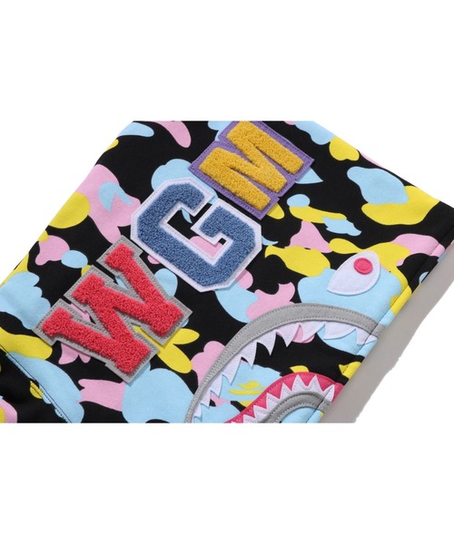 A BATHING APE（アベイシングエイプ）の「NEW MULTI CAMO SHARK CROPPED FULL ZIP HOODIE（パーカー・レディース・ブラック/ホワイト・SMALL/MEDIUM）」の8枚目の写真