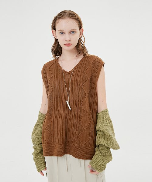 MOONSUN（ムーンサン）の「UNISEX, Solar Dia Ribbed Knit Vest / Camel（ベスト・メンズ・その他・MEDIUM/SMALL）」の2枚目の写真
