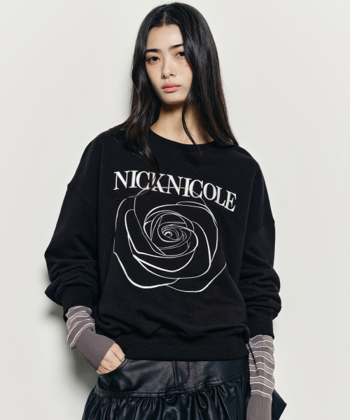 NICK&NICOLE(ニックアンドニコール)の「VOLUME NICOLE ROSE SWEATSHIRT_BLACK WHITE(スウェット・レディース・その他・FREE)」の1枚目の写真
