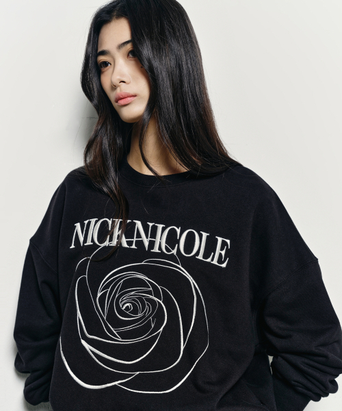 NICK&NICOLE(ニックアンドニコール)の「VOLUME NICOLE ROSE SWEATSHIRT_BLACK WHITE(スウェット・レディース・その他・FREE)」の3枚目の写真
