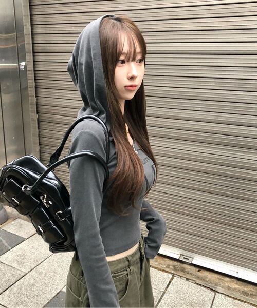 MUCENT(ムセント)の「ビルス メタルロゴ エナメル 2ベルトポケットショルダーバッグ 男女共用(ショルダーバッグ・レディース・ブラック・FREE)」の3枚目の写真