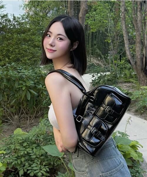 MUCENT(ムセント)の「ビルス メタルロゴ エナメル 2ベルトポケットショルダーバッグ 男女共用(ショルダーバッグ・レディース・ブラック・FREE)」の11枚目の写真