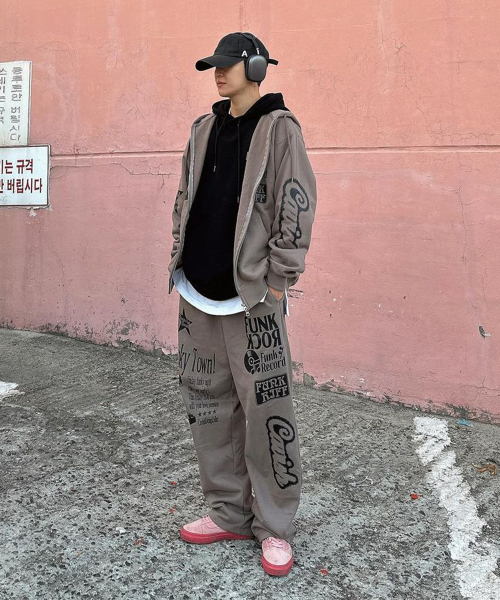 Cavish(カビシ)の「PICTORIAL SWEATPANTS ASH(CV2DSUPA02A)(その他パンツ・レディース・ライトグレー・SMALL/MEDIUM/LARGE)」の1枚目の写真