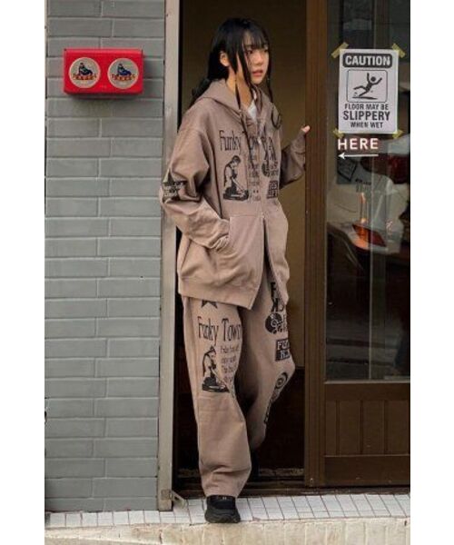 Cavish(カビシ)の「PICTORIAL SWEATPANTS ASH(CV2DSUPA02A)(その他パンツ・レディース・ライトグレー・SMALL/MEDIUM/LARGE)」の3枚目の写真