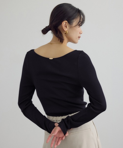 SALON adam et rope'（サロン アダム エ ロペ）の「Hug Silkラウンドネックプルオーバー 3 / 新色追加（Tシャツ/カットソー・レディース・ブラック/レッド/ホワイト・FREE）」の3枚目の写真