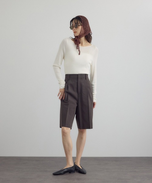 SALON adam et rope'（サロン アダム エ ロペ）の「Hug Silkラウンドネックプルオーバー 3 / 新色追加（Tシャツ/カットソー・レディース・ブラック/レッド/ホワイト・FREE）」の6枚目の写真