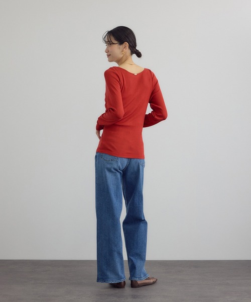 SALON adam et rope'（サロン アダム エ ロペ）の「Hug Silkラウンドネックプルオーバー 3 / 新色追加（Tシャツ/カットソー・レディース・ブラック/レッド/ホワイト・FREE）」の7枚目の写真