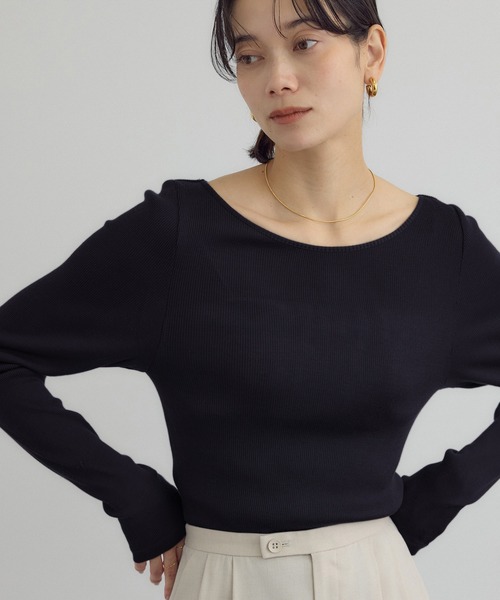 SALON adam et rope'（サロン アダム エ ロペ）の「Hug Silkラウンドネックプルオーバー 3 / 新色追加（Tシャツ/カットソー・レディース・ブラック/レッド/ホワイト・FREE）」の9枚目の写真