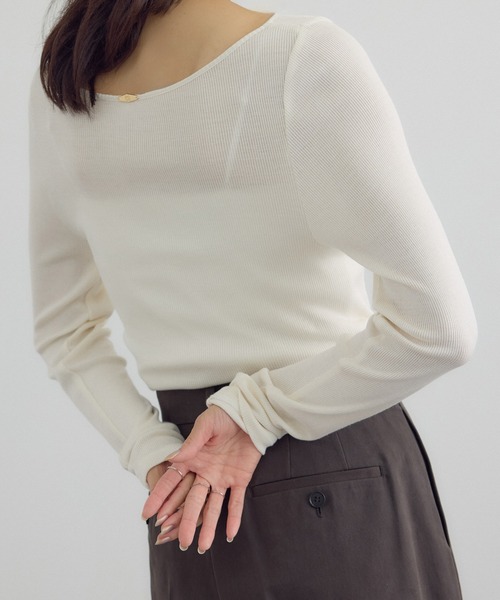 SALON adam et rope'（サロン アダム エ ロペ）の「Hug Silkラウンドネックプルオーバー 3 / 新色追加（Tシャツ/カットソー・レディース・ブラック/レッド/ホワイト・FREE）」の12枚目の写真