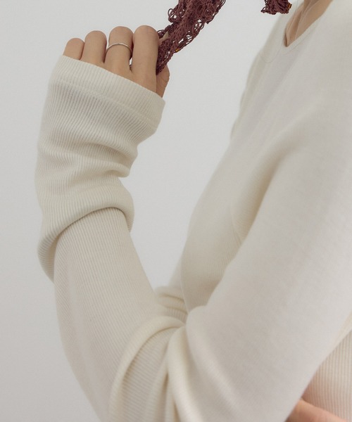 SALON adam et rope'（サロン アダム エ ロペ）の「Hug Silkラウンドネックプルオーバー 3 / 新色追加（Tシャツ/カットソー・レディース・ブラック/レッド/ホワイト・FREE）」の13枚目の写真