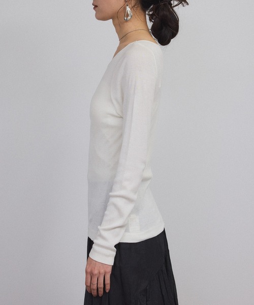 SALON adam et rope'（サロン アダム エ ロペ）の「Hug Silkラウンドネックプルオーバー 3 / 新色追加（Tシャツ/カットソー・レディース・ブラック/レッド/ホワイト・FREE）」の19枚目の写真