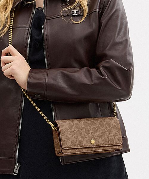 COACH（コーチ）の「エッセンシャル ロング ウォレット オン チェーン