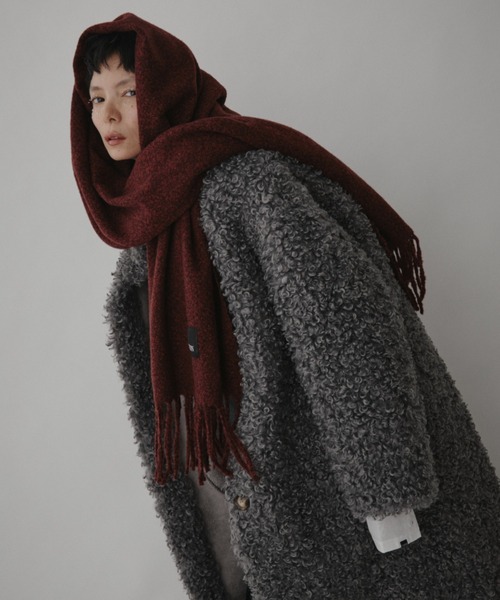 VION（ヴィオン）の「Melange Boucle Scarf / メランジブークレスカーフ（マフラー・レディース・グレー/レッド・FREE）」の5枚目の写真