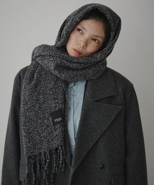 VION（ヴィオン）の「Melange Boucle Scarf / メランジブークレスカーフ（マフラー・レディース・グレー/レッド・FREE）」の13枚目の写真