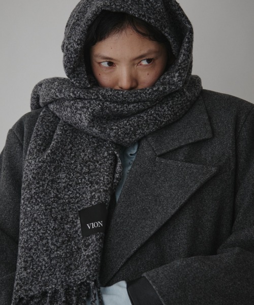 VION（ヴィオン）の「Melange Boucle Scarf / メランジブークレスカーフ（マフラー・レディース・グレー/レッド・FREE）」の14枚目の写真