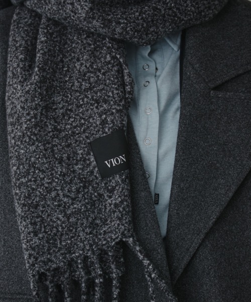 VION（ヴィオン）の「Melange Boucle Scarf / メランジブークレスカーフ（マフラー・レディース・グレー/レッド・FREE）」の16枚目の写真