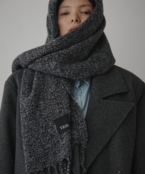 VION（ヴィオン）の「Melange Boucle Scarf / メランジブークレスカーフ（マフラー・レディース・グレー/レッド・FREE）」の15枚目の写真