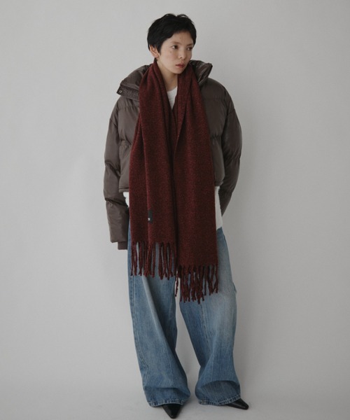VION（ヴィオン）の「Melange Boucle Scarf / メランジブークレスカーフ（マフラー・レディース・グレー/レッド・FREE）」の8枚目の写真