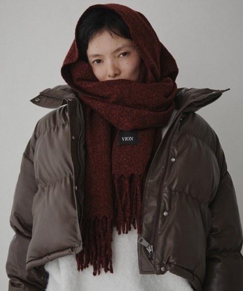 VION（ヴィオン）の「Melange Boucle Scarf / メランジブークレスカーフ（マフラー・レディース・グレー/レッド・FREE）」の7枚目の写真