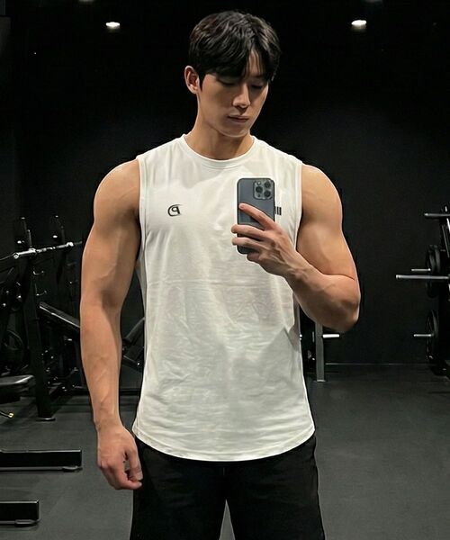 PHERMENON(フェルメノン)の「ジムスタンダードロゴスリーブレス - ホワイト(Tシャツ/カットソー・メンズ・ホワイト・1/2/3)」の9枚目の写真