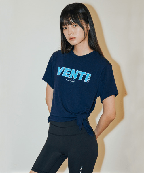 INJIACTIVE(インジアクティブ)の「ベントティTシャツ ネイビー(Tシャツ/カットソー・レディース・その他・ONE SIZE)」の2枚目の写真