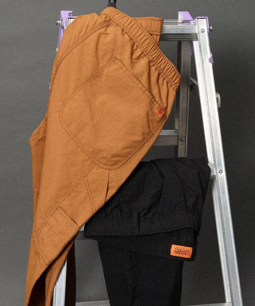 UNIVERSAL OVERALL（ユニバーサルオーバーオール）の「UNIVERSAL OVERAL/ペインターパンツ/一部店舗限定/635173（その他パンツ・メンズ・ブラウン系その他7/ブラック・LARGE/X-LARGE/MEDIUM）」の3枚目の写真